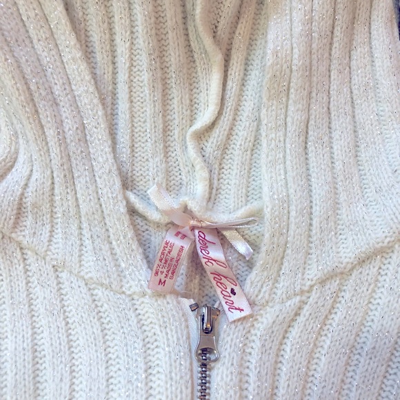 White zip up sweater with silver threads - Picture 3 of 3